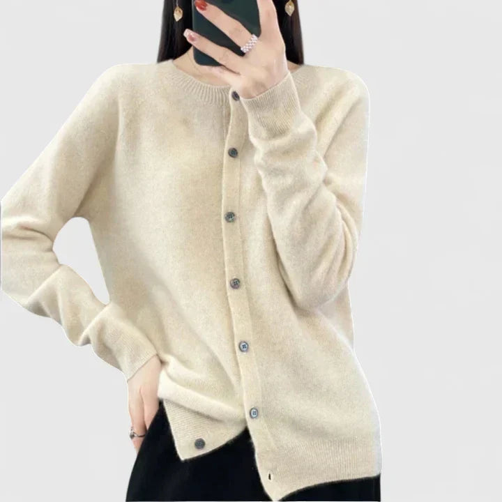 Lyxandria - Comfortable Cardigan